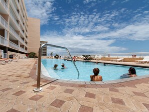 Appart'hôtel | Piscine | Piscine extérieure, piscine chauffée