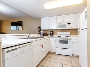 Apartment | Eigene Küche | Ofen, Herdplatte, Toaster