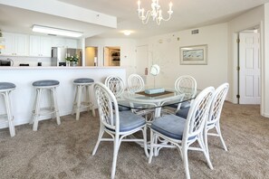 Condo | Private kitchen - Islander 7010 - Coastal Charm (Fort Walton Beach)