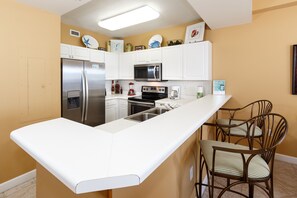 Condo | Private kitchen - Pelican Isle 602 - Tiki Tide (Fort Walton Beach)