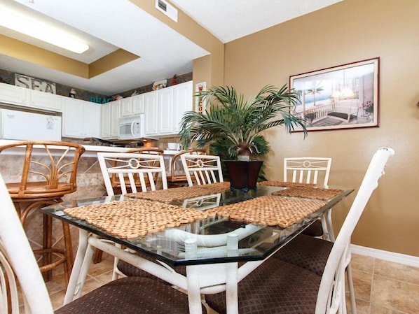 Condo | Private kitchen - Gulf Dunes 508 - The Golden Nautilus (Fort Walton Beach)