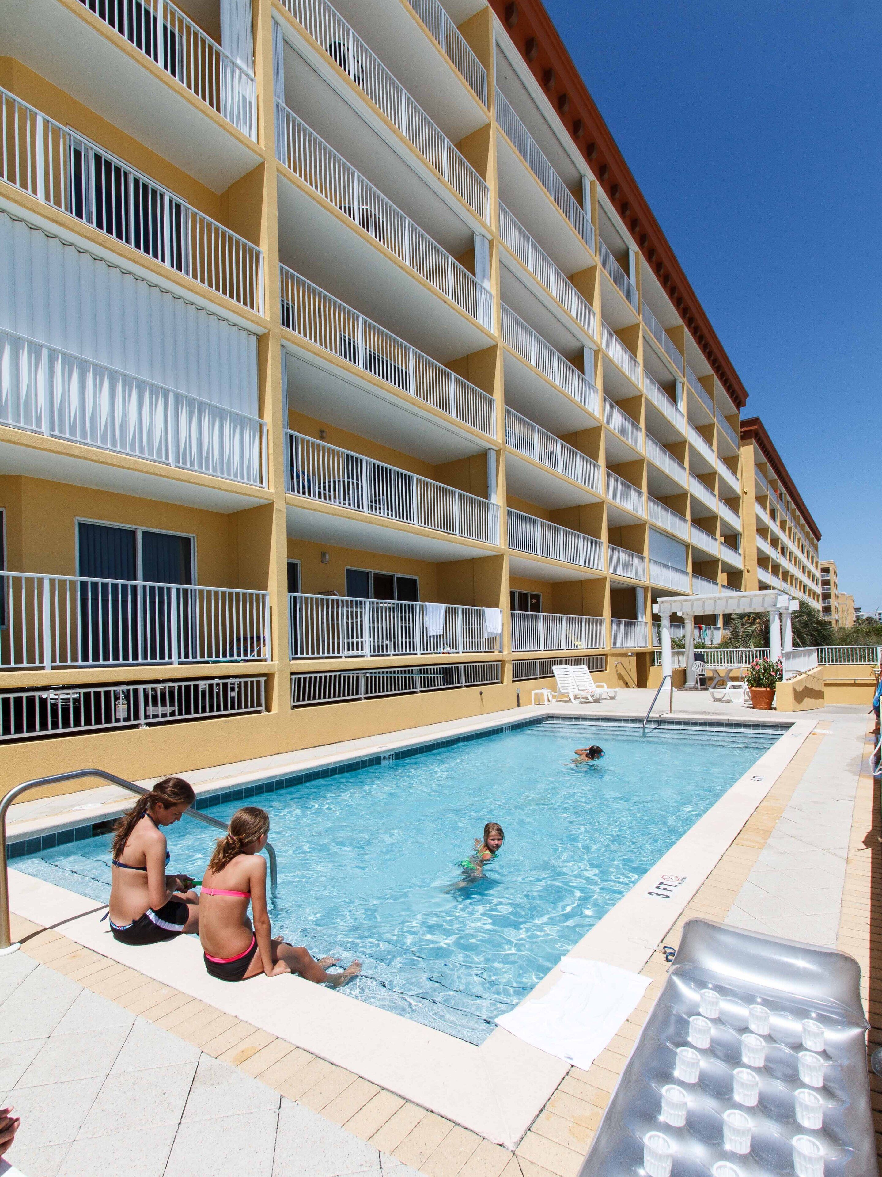 Condo (Gulf Dunes 416 by Brooks and Shorey R) | Alberca | Alberca al aire libre y alberca climatizada