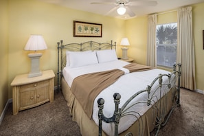 Interior - Islander 3004 - Coral Dreams (Fort Walton Beach)