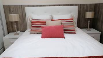 3 chambres, fer et planche Ă repasser, Wi-Fi, draps fournis