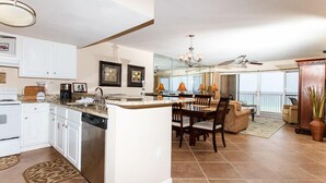 Private kitchen - Islander 5003 - Breezy Beachside (Fort Walton Beach)