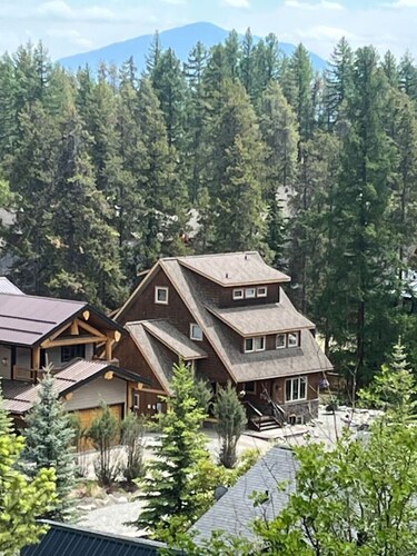 Bedrooms Galore! Custom Ski Resort Home. Short Flat Walk to Main Lift. 