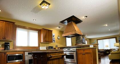 Bedrooms Galore! Custom Ski Resort Home. Short Flat Walk to Main Lift.