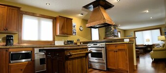 7 dormitorios 5. 5 baños. Jacuzzi privado. Duerme 14. Paraíso familiar y de golfistas