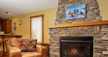 Bedrooms Galore Hottub Short Flat Walk to Lift
