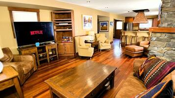 Télévision, cheminée