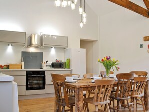 Dining - 4 bedroom accommodation in Driffield, near Bridlington (Driffield, near Bridlington)