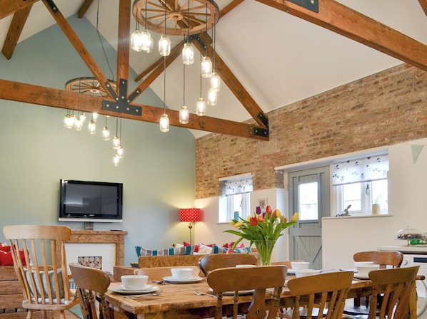 Dining - 4 bedroom accommodation in Driffield, near Bridlington (Driffield, near Bridlington)