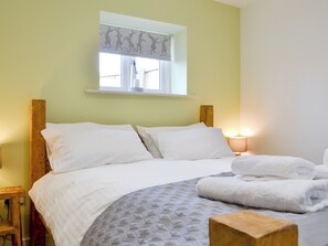 4 bedrooms, free WiFi, bed sheets - 4 bedroom accommodation in Driffield, near Bridlington (Driffield, near Bridlington)