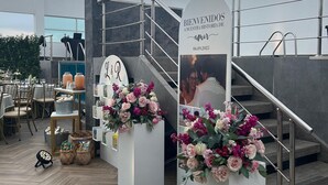 A modern outdoor area with a staircase, a welcome sign, and a dining setup. - Hotel Puerto Pacifico Guayaquil Airport (Guayaquil)