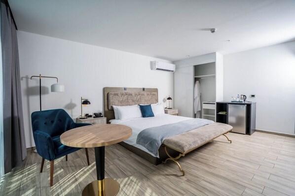 Premium Studio Suite | In-room safe, desk, laptop workspace, blackout drapes - Hotel Puerto Pacifico Guayaquil Airport (Guayaquil)