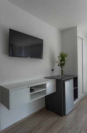 Standard Double Room | In-room safe, desk, laptop workspace, blackout drapes - Hotel Puerto Pacifico Guayaquil Airport (Guayaquil)