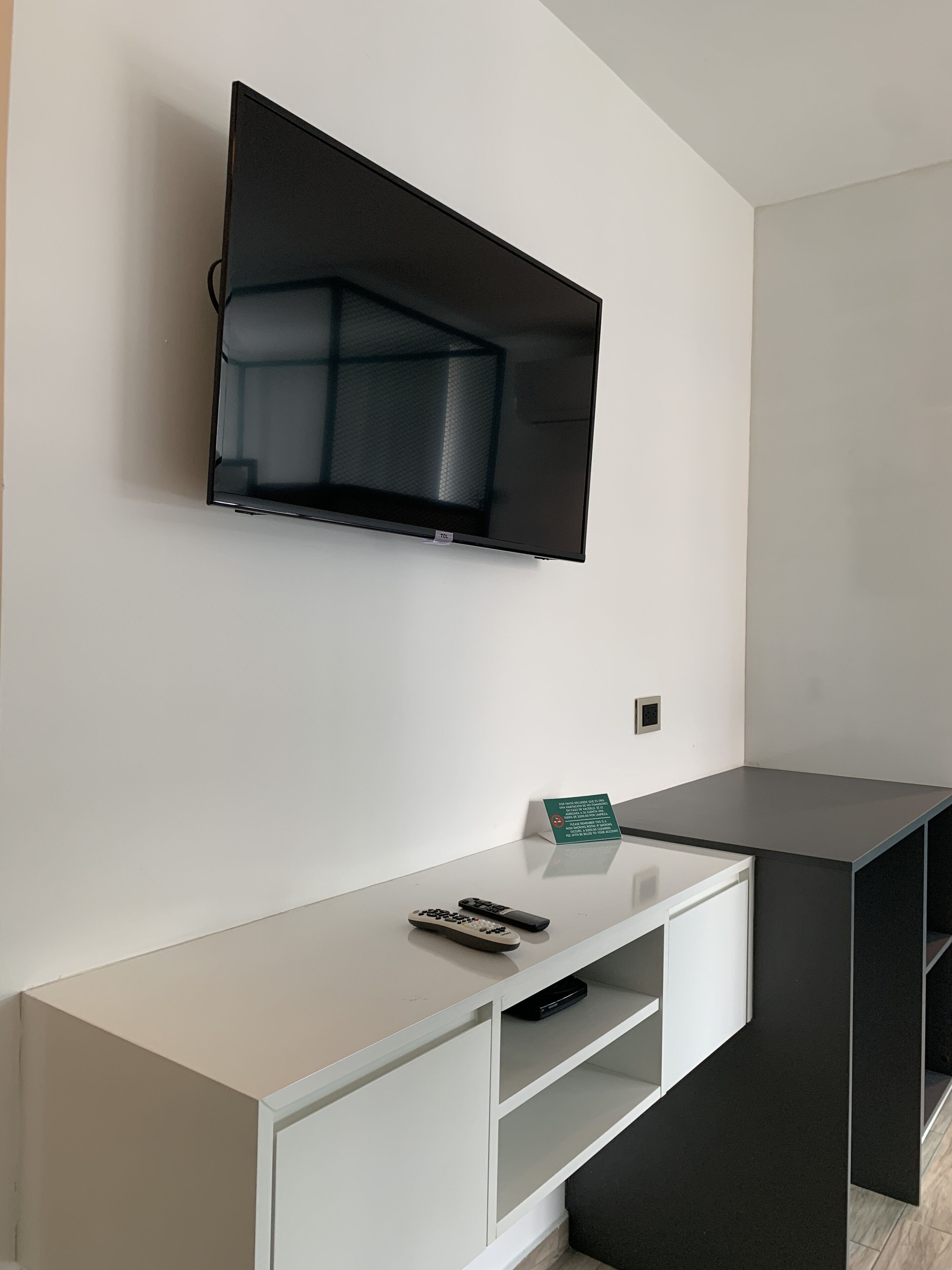 city room, multiple beds | 1 bedroom, in-room safe, desk, laptop workspace