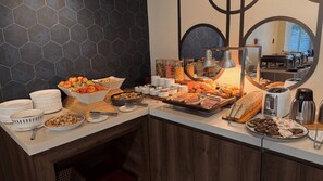 Daily buffet breakfast for a fee - Hotel Puerto Pacifico Guayaquil Airport (Guayaquil)
