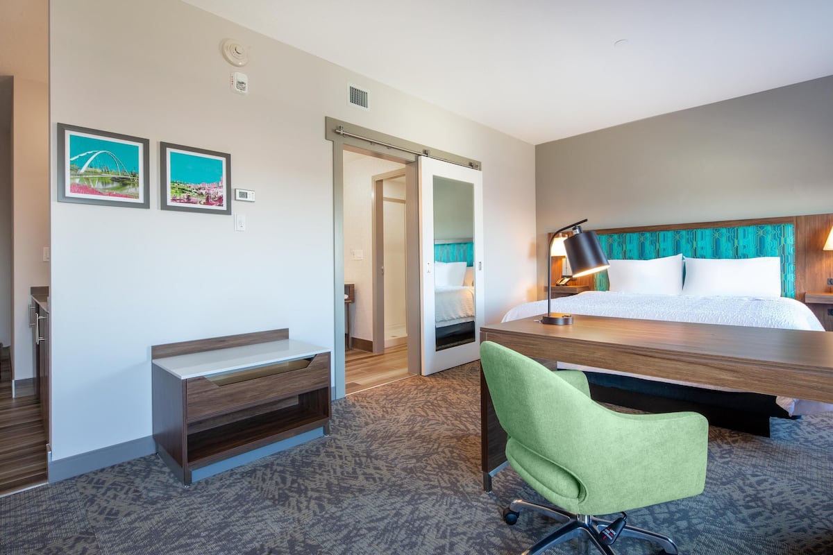 Suite, 1 cama King size, para no fumadores | Caja de seguridad en la habitación y escritorio