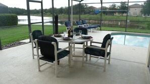 Outdoor dining - Superb Lakeside villa (Clermont)