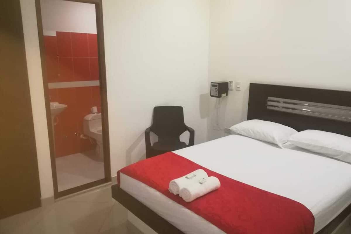 Quarto casal econômico | Wi-Fi de cortesia, individualmente decorados, individualmente mobiliados