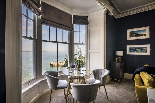 Pieces of Eight - 2 Bedroom Apartment - Tenby