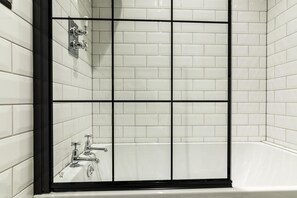 Badewanne, Haartrockner