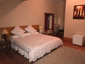 6 Schlafzimmer, Reisekinderbett, kostenloses WLAN, Bettwäsche