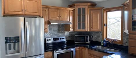 雪櫃、微波爐、焗爐、爐具