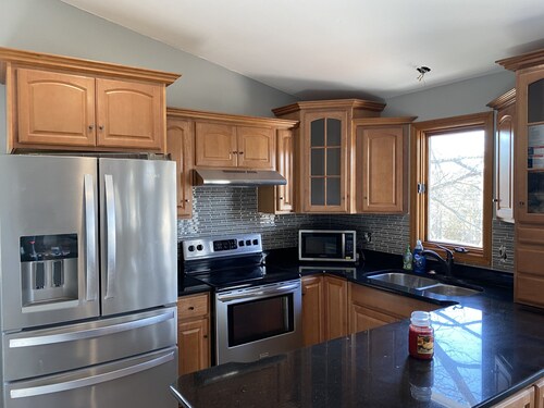 Fully Renovated Beach House Close to Pier Sleeps 10