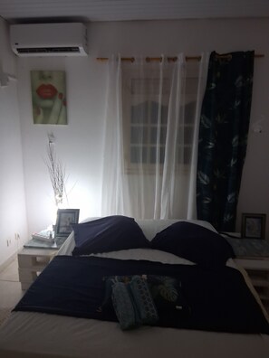 4 slaapkamers, een bureau, een strijkplank/strijkijzer, gratis wifi