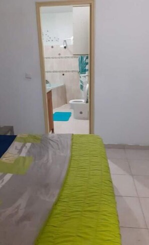 4 bedrooms, desk, iron/ironing board, free WiFi