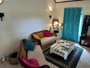 Smart TV, books, music library, video library - The jewels of tiv villa villa 5min from the beach with whirlpool bath (Fort-de-France)