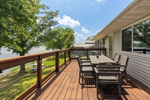 Outdoor dining - Waterfront 3BR + Loft w/ Dock on Lake of Egypt (Creal Springs)
