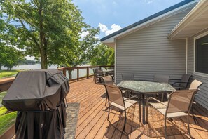 Outdoor dining - Waterfront 3BR + Loft w/ Dock on Lake of Egypt (Creal Springs)
