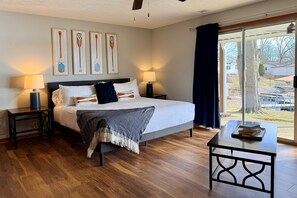 4 chambres, bureau, fer et planche à repasser, lit parapluie