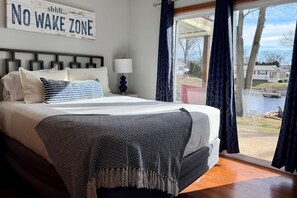 4 bedrooms, desk, iron/ironing board, travel cot