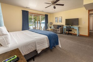 4 bedrooms, desk, iron/ironing board, travel crib