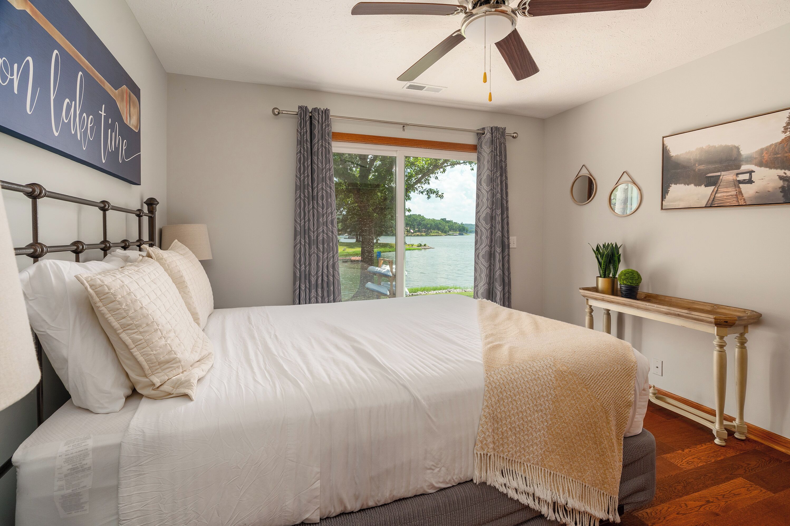 4 bedrooms, desk, iron/ironing board, travel crib
