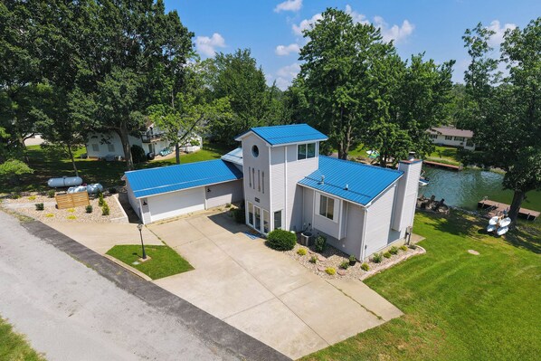 Exterior - Waterfront 3BR + Loft w/ Dock on Lake of Egypt (Creal Springs)