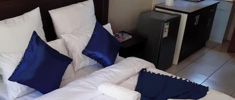 5 bedrooms, bed sheets