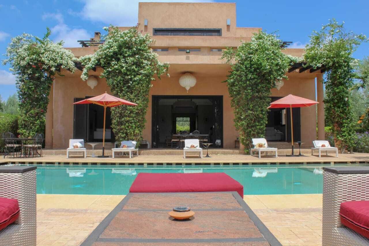 Alberca al aire libre y alberca climatizada