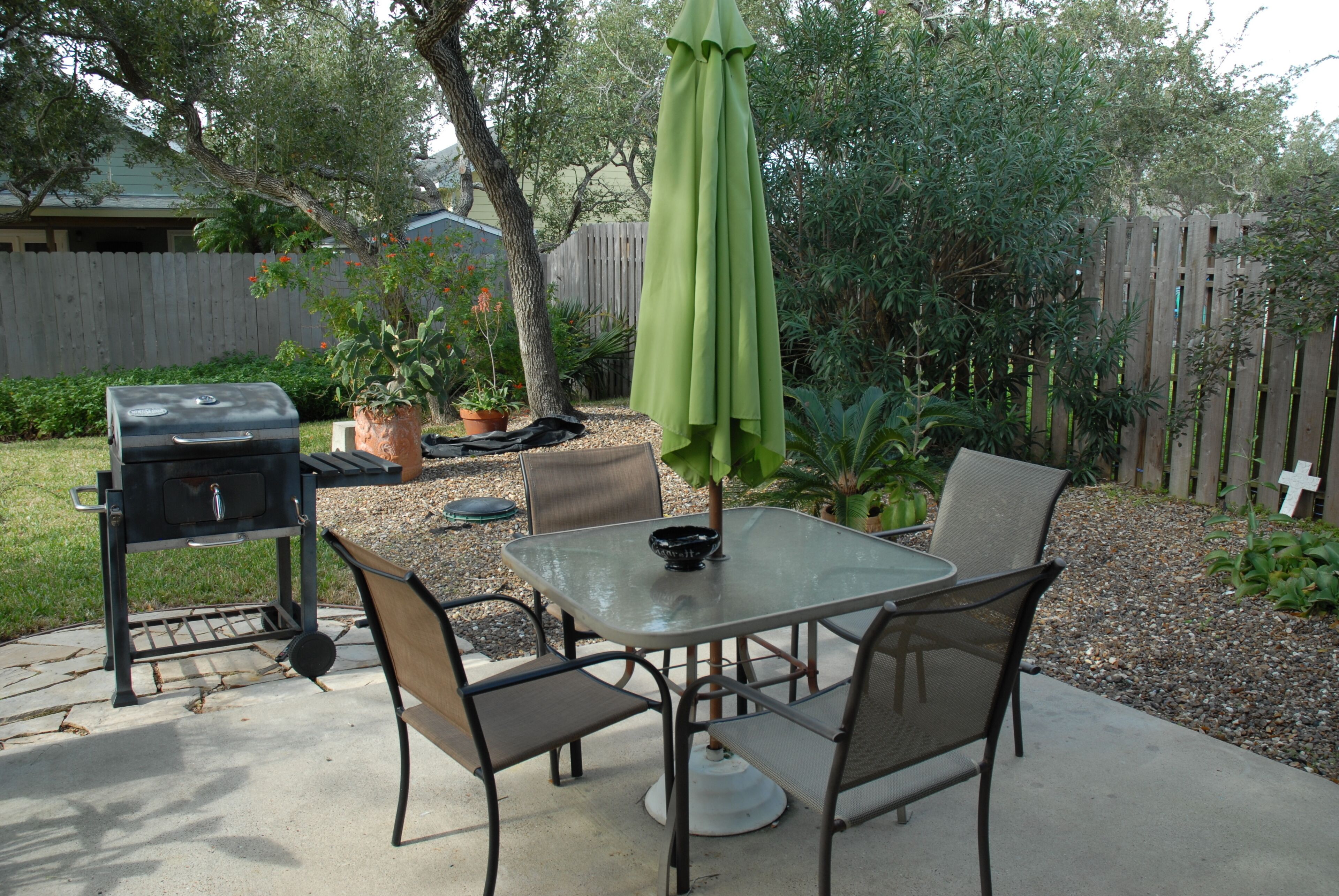 * Family Getaway / Beach & Shopping Less than 2 Miles / Sleeps 8 / 2 Bath *