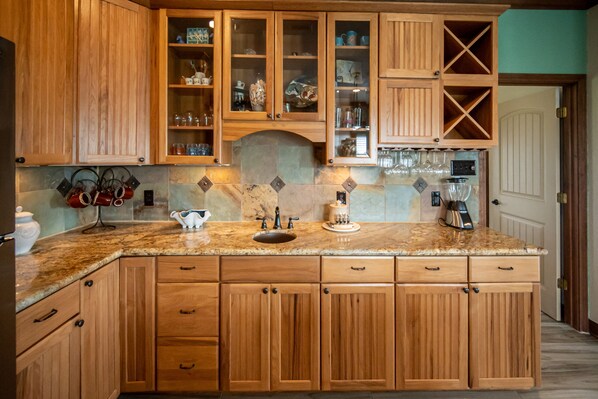 Fridge, microwave, oven, stovetop - Ocean Views 3/2 Game Room & Luggage Lift in Crystal Beach (Bolivar Peninsula)