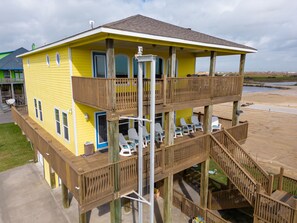 Property grounds - Ocean Views 3/2 Game Room & Luggage Lift in Crystal Beach (Bolivar Peninsula)