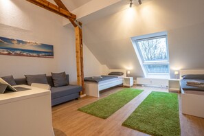 Interior - Loft apartment with 2 bedrooms (Stadtbezirke IV)