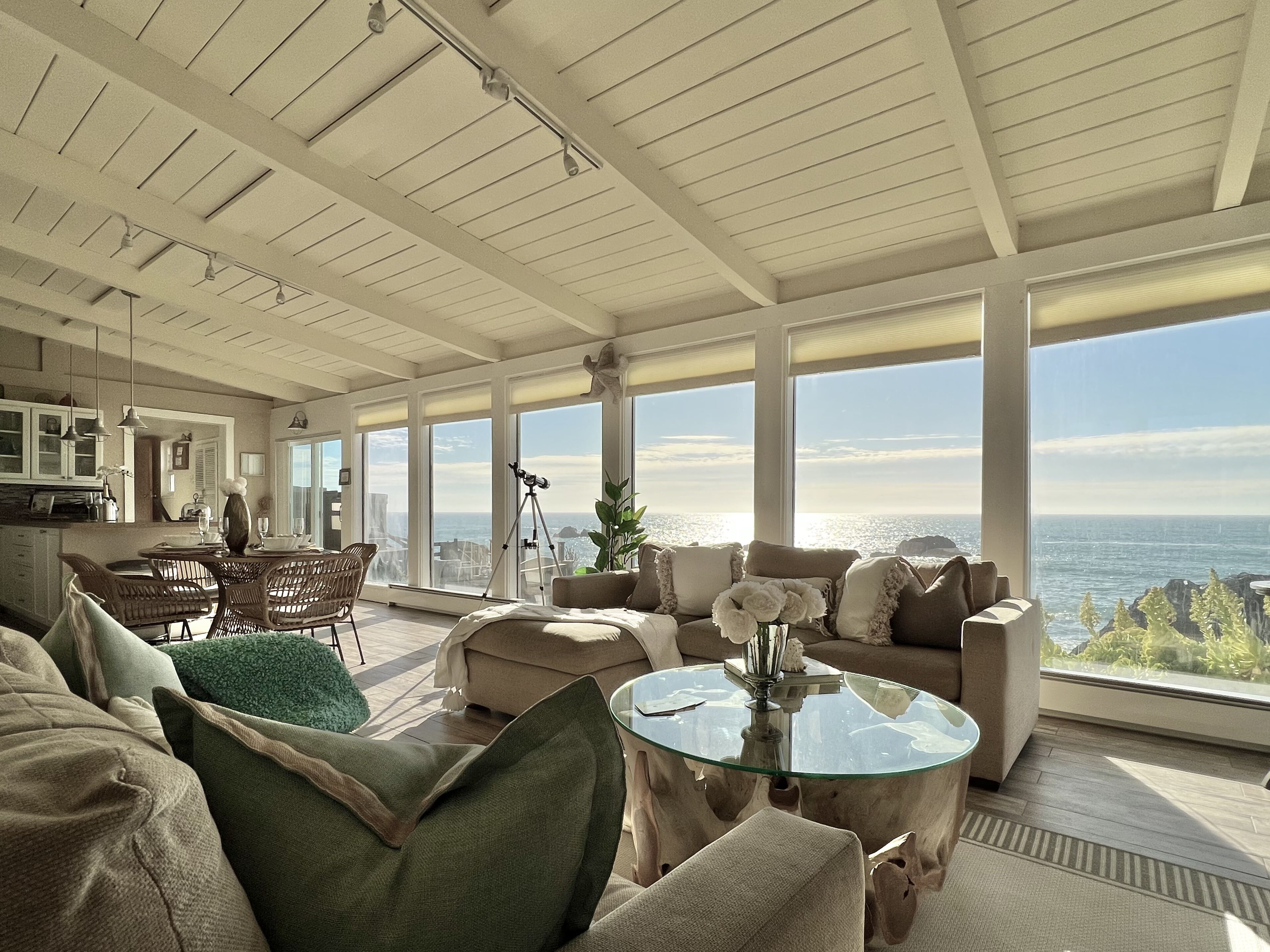 Flat-screen TV, fireplace