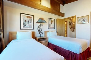 2 chambres, fer et planche à repasser, Wi-Fi, draps fournis