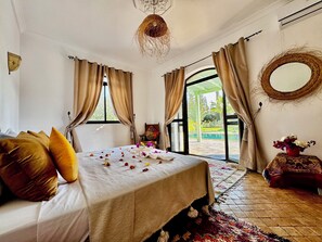 4 quartos, Wi-Fi de cortesia, roupa de cama