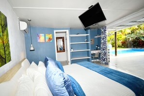 2 bedrooms, in-room safe, iron/ironing board, travel crib - Chalet Kestrel waterfront, private pool, wifi, beautiful beach and snorkeling (Riambel)